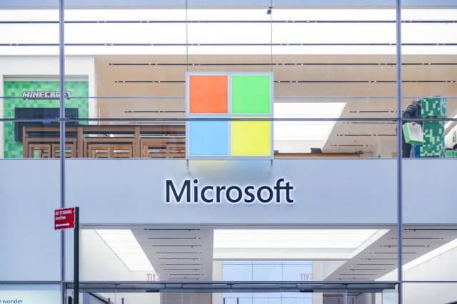 Microsoft тоже закрывает все свои магазины