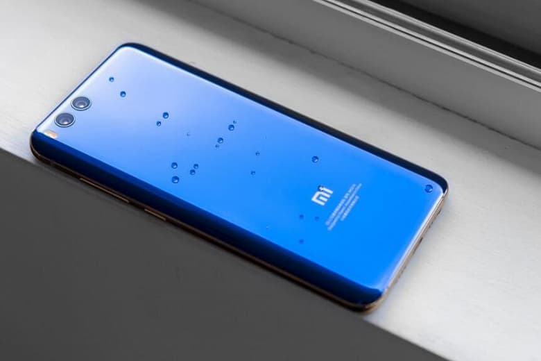 Трехлетний Xiaomi Mi 6 получил новейшую версию MIUI 11 Трехлетний Xiaomi Mi 6 получил новейшую версию MIUI 11