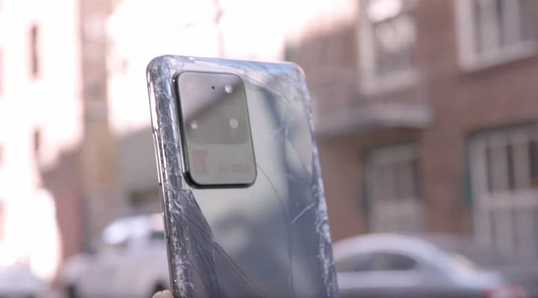 Уничтожение Samsung Galaxy S20 Ultra. Смартфон не прошёл тест на падения Уничтожение Samsung Galaxy S20 Ultra. Смартфон не прошёл тест на падения