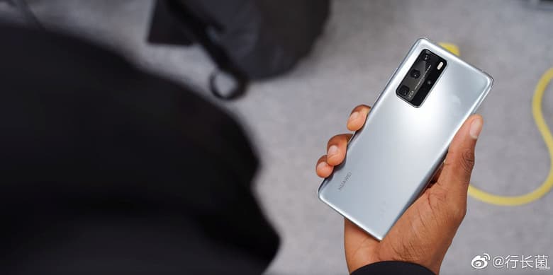 Производство Huawei P40, P40 Pro и P40 Pro+ началось три месяц назад. Стоило ли Huawei запасать такое количество смартфонов? Производство Huawei P40, P40 Pro и P40 Pro+ началось три месяц назад. Стоило ли Huawei запасать такое количество смартфонов?