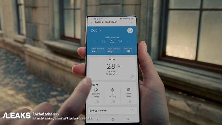 Samsung с подэкранной камерой в руках пользователя Samsung с подэкранной камерой в руках пользователя