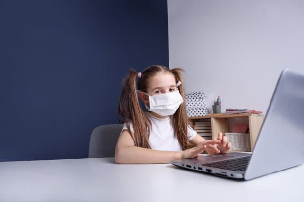 Россияне начали экономить на ноутбуках под коронавирус Россияне начали экономить на ноутбуках под коронавирус