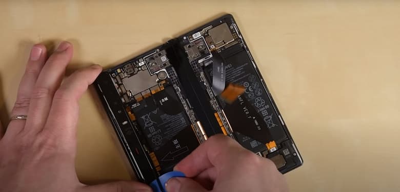 Убыточный Huawei Mate Xs очень сложно ремонтировать, однако он получился довольно прочным