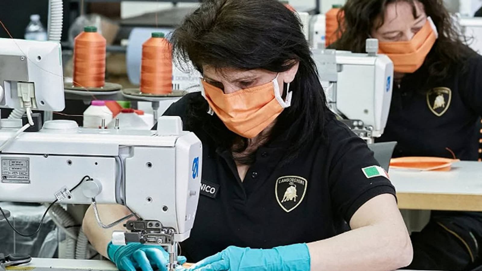 Lamborghini начала выпуск медицинских масок и щитков для лица