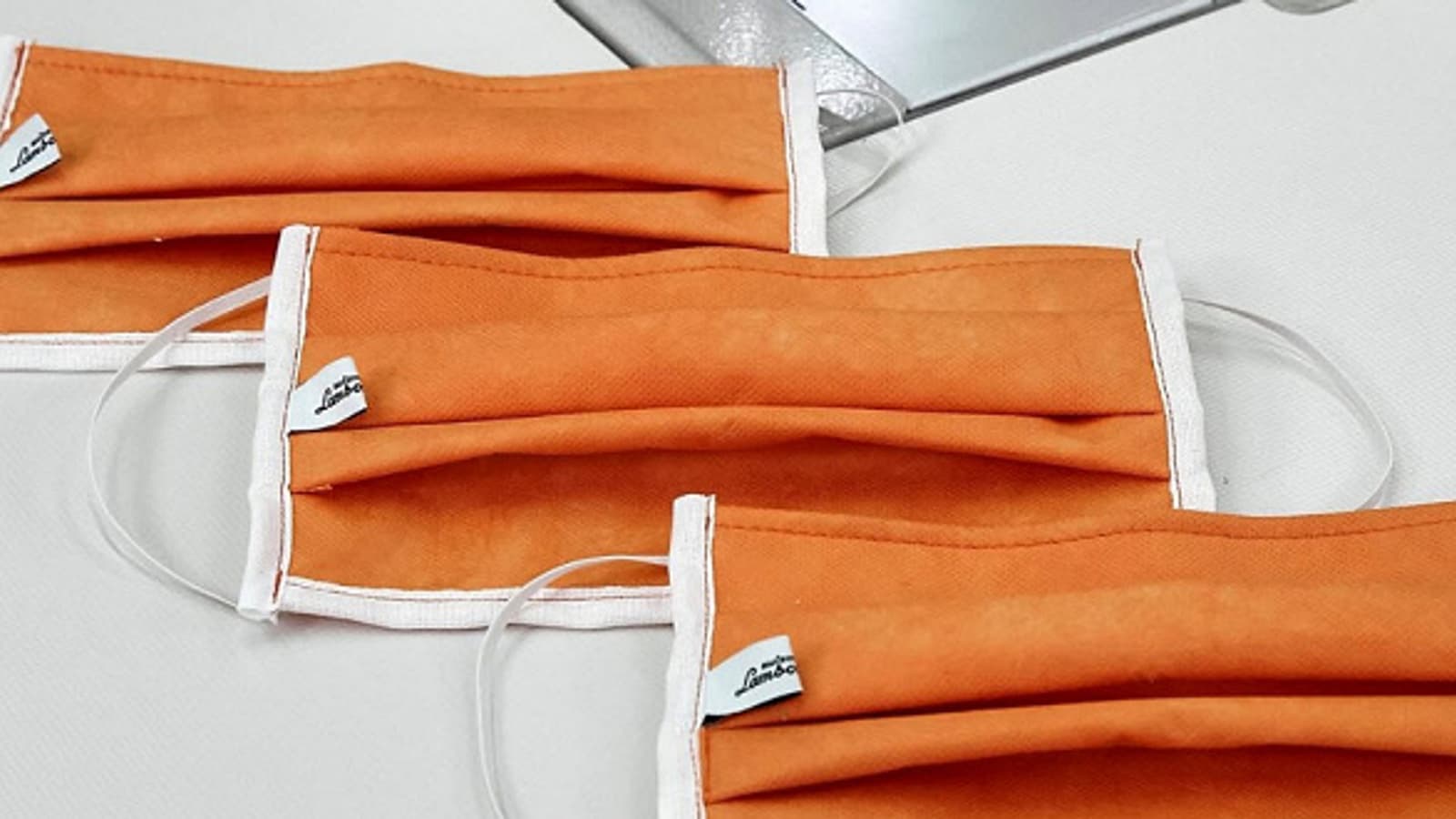 Lamborghini начала выпуск медицинских масок и щитков для лица