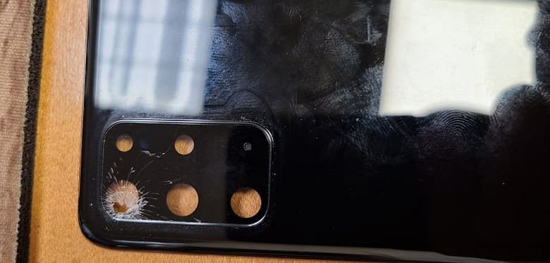 Зияющая дыра на репутации Samsung. Огромная камера дорогущего Galaxy S20 Ultra бьётся и трескается