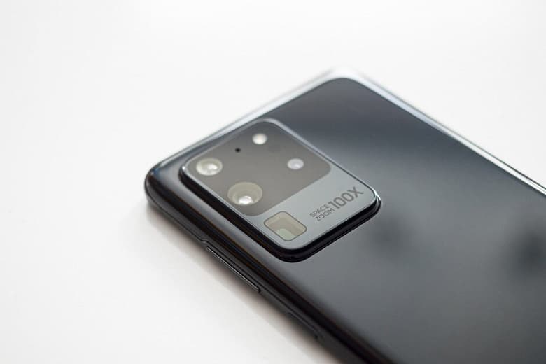 Зияющая дыра на репутации Samsung. Огромная камера дорогущего Galaxy S20 Ultra бьётся и трескается Зияющая дыра на репутации Samsung. Огромная камера дорогущего Galaxy S20 Ultra бьётся и трескается