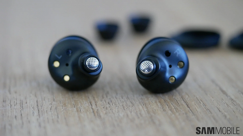 Samsung сломала полностью беспроводные наушники Galaxy Buds. Крупное обновление оказалось с подвохом