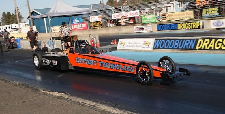 Полностью электрический драгстер впервые превысил скорость 320 км/ч