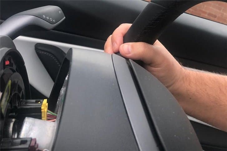 В новенькой Tesla Model 3 рулевое колесо отвалилось прямо во время движения