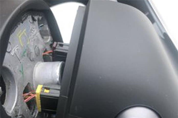 В новенькой Tesla Model 3 рулевое колесо отвалилось прямо во время движения