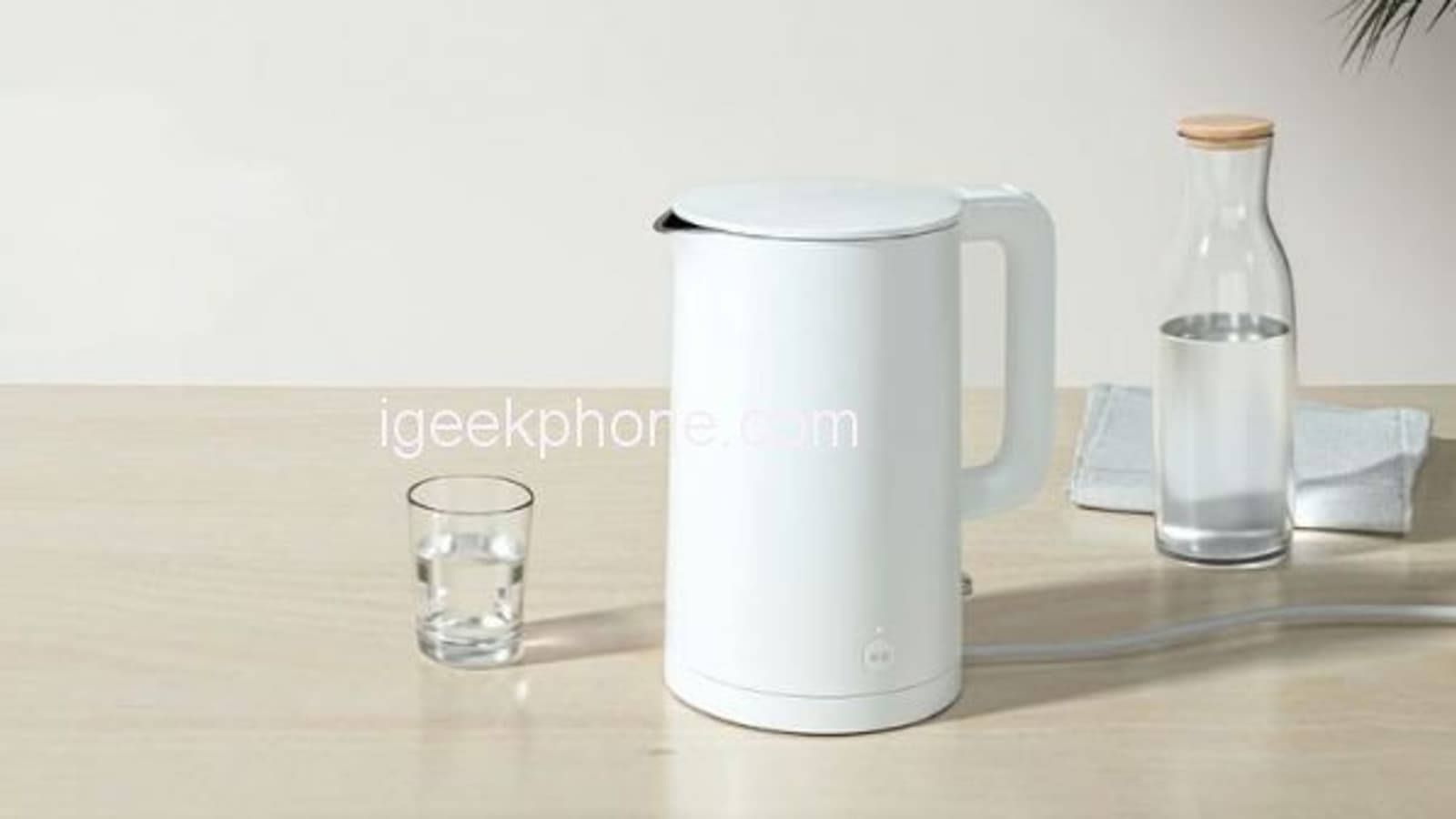 Зачем чайнику дисплей? Xiaomi представила чайник для экономных