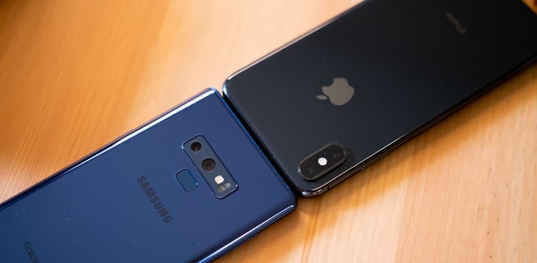 Продажи дорогих iPhone пострадали от коронавируса меньше, чем аппаратов Samsung. Но лучше всех чувствует себя Xiaomi