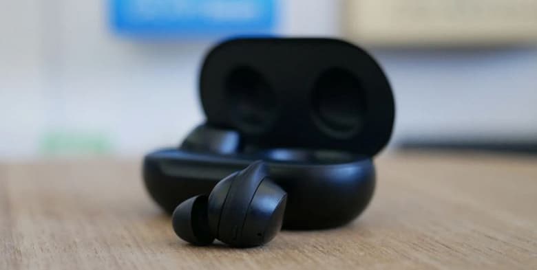 Обновление прошивки оптимизирует работу функции Ambient Sound наушников Galaxy Buds+