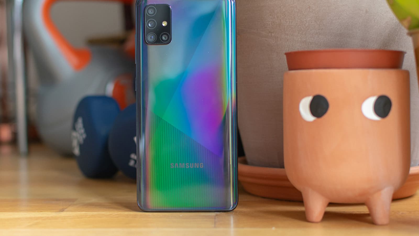 Самый продаваемый смартфон Samsung получил недополученные ранее новейшие функции камеры Самый продаваемый смартфон Samsung получил недополученные ранее новейшие функции камеры