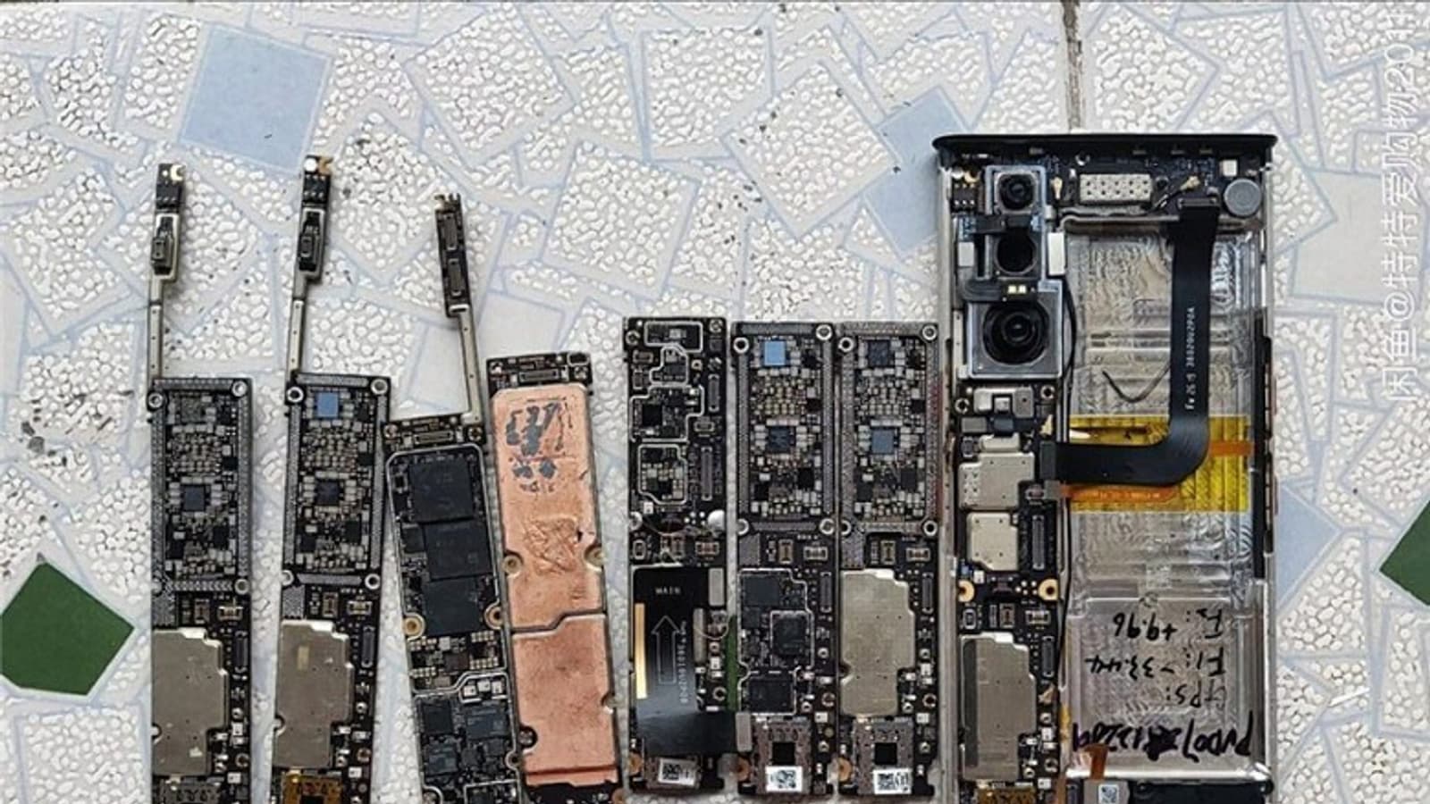 Уникальный смартфон Xiaomi Mi Mix Alpha с опоясывающим экраном уже разобрали по запчастям