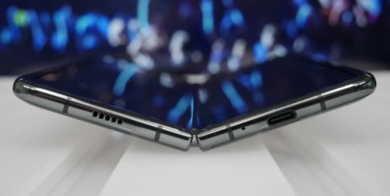 «Аристотель сказал – Земля круглая. Samsung сказала – экран Galaxy Note20 плоский»