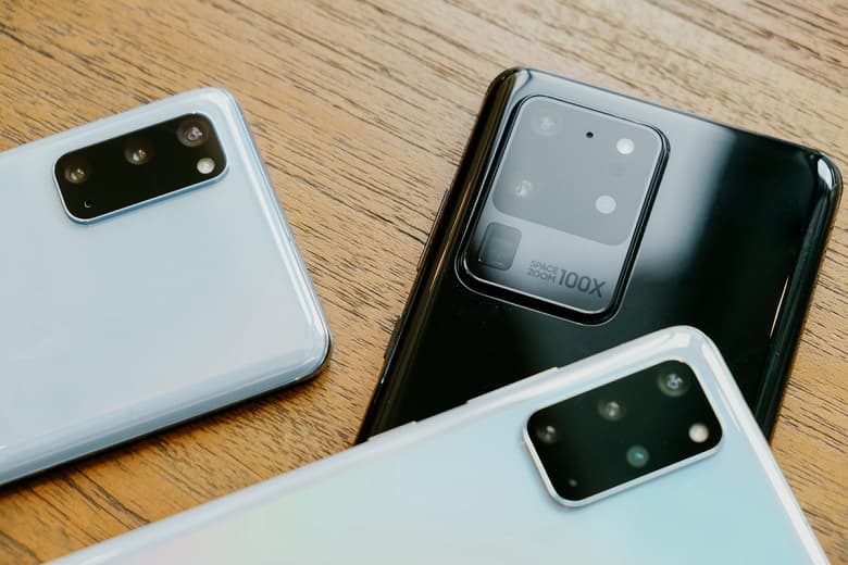 Samsung почти удалось догнать Apple по онлайн-продажам смартфонов в США Samsung почти удалось догнать Apple по онлайн-продажам смартфонов в США