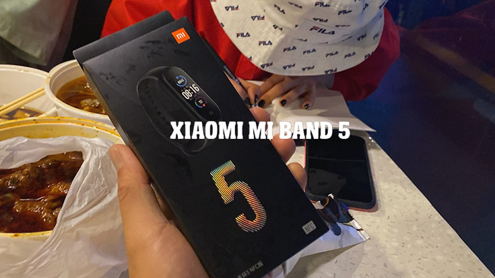Xiaomi Mi Band 5 в упаковке перед сегодняшним анонсом