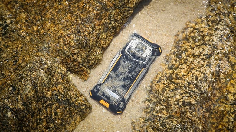 Представлен неубиваемый смартфон-аккумулятор с необычной подсветкой Doogee S88 Pro