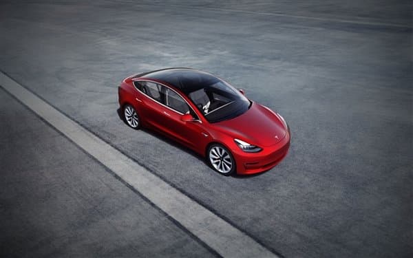 Tesla не только удешевила Model Y, но еще и повысила запас хода. А Model 3 скоро доберется до Индии
