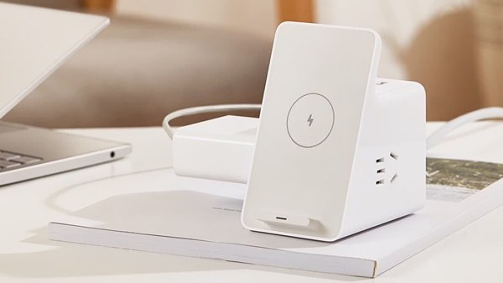 Xiaomi представила многофункциональную вертикальную беспроводную зарядку за 