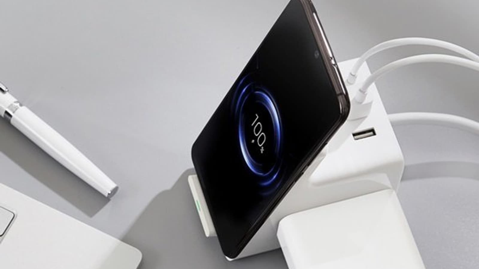 Xiaomi представила многофункциональную вертикальную беспроводную зарядку за $15