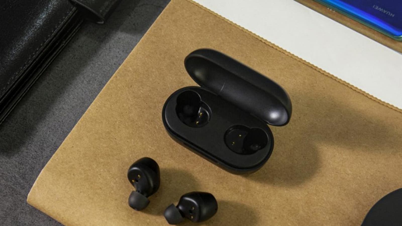 Xiaomi представила TWS-наушники с активным шумоподавлением и временем работы 30 часов