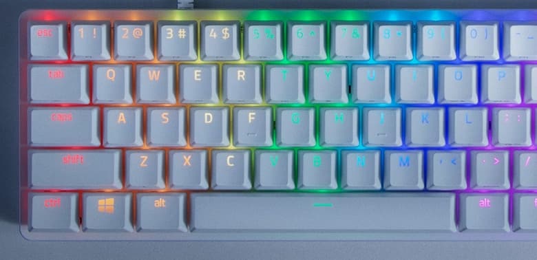 60-процентная клавиатура с оптическими переключателями. Представлена Razer Huntsman Mini