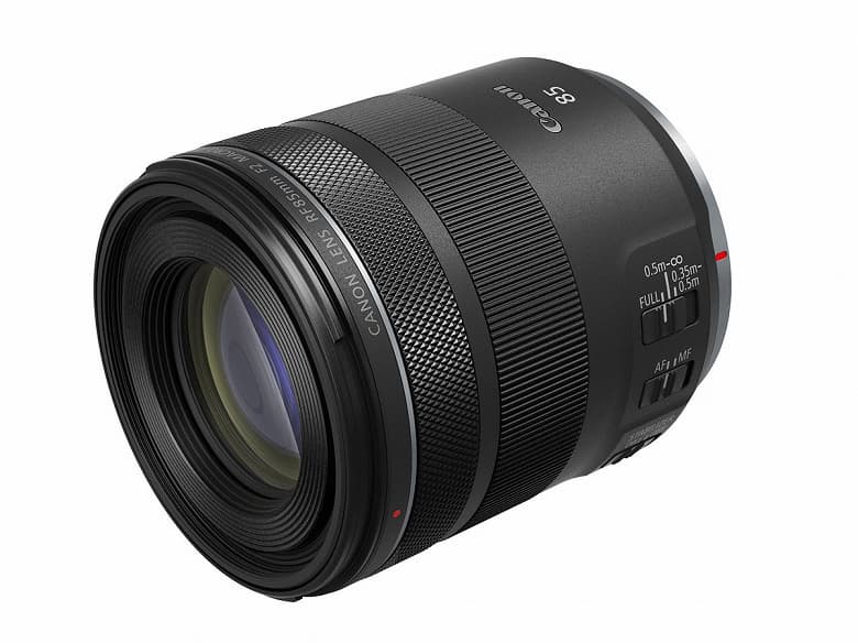 Объектив Canon RF85mm F2 Macro IS STM обеспечивает увеличение 0,5x и подходит для съемки портретов Объектив Canon RF85mm F2 Macro IS STM обеспечивает увеличение 0,5x и подходит для съемки портретов