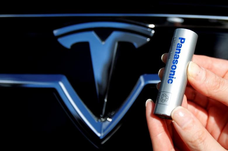 Panasonic рассчитывает повысить удельную энергоемкость аккумуляторов для Tesla на 20%