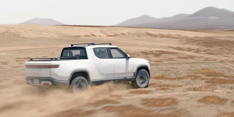 Tesla обвиняет компанию Rivian в краже коммерческой тайны