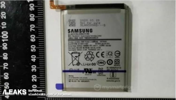 Гигантский аккумулятор Samsung Galaxy M31s на фото