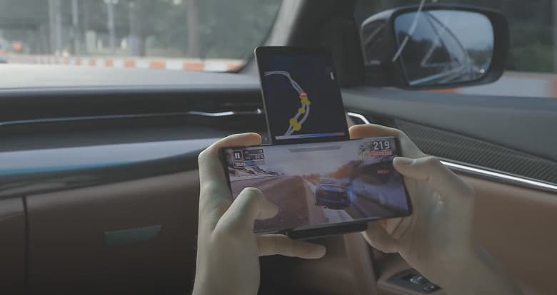 Смартфон-крест или смартфон-топорик? Уникальный LG Wing на видео в игровом режиме