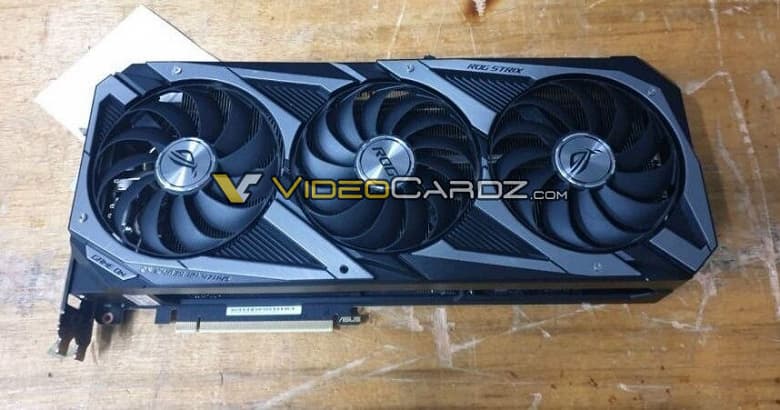 Огромная Asus GeForce RTX 3090 ROG Strix на первом «живом» фото