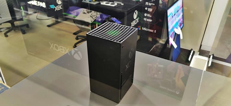 Настоящую Xbox Series X продемонстрировали вживую на публике. Фото прилагаются Настоящую Xbox Series X продемонстрировали вживую на публике. Фото прилагаются