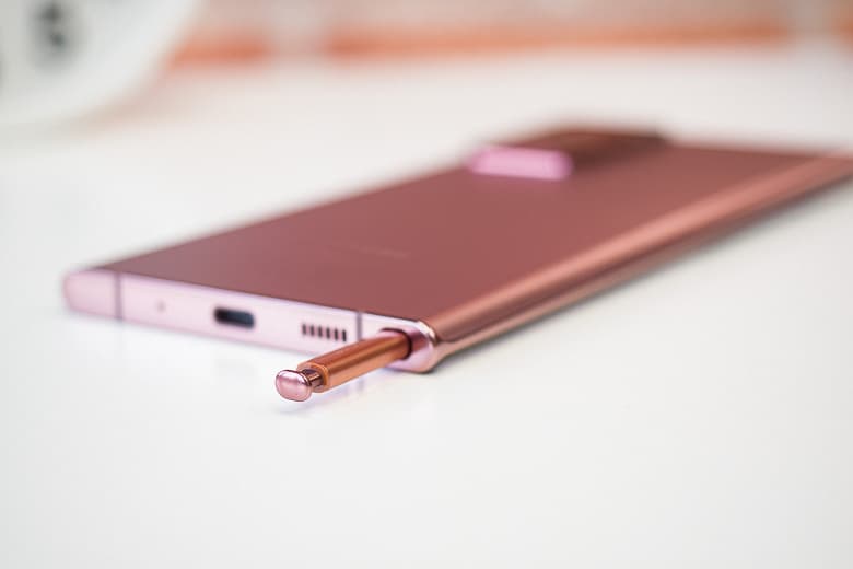 «Чудо-экран» не сделал из Samsung Galaxy Note20 Ultra монстра автономности. Но результаты очень неплохи «Чудо-экран» не сделал из Samsung Galaxy Note20 Ultra монстра автономности. Но результаты очень неплохи