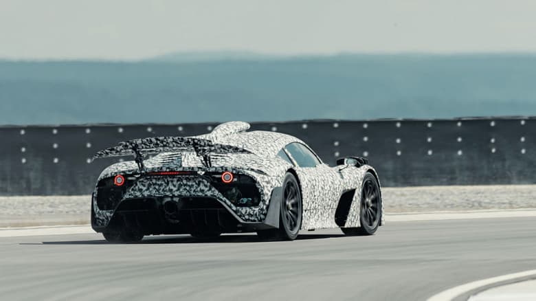 Как звучит двигатель Formula 1 на серийной машине? Mercedes показала гибридный спорткар Mercedes-AMG Project ONE на треке