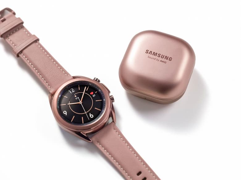 Умные часы Samsung Galaxy Watch 3 позируют вживую с Galaxy Note20 и Galaxy Tab S7