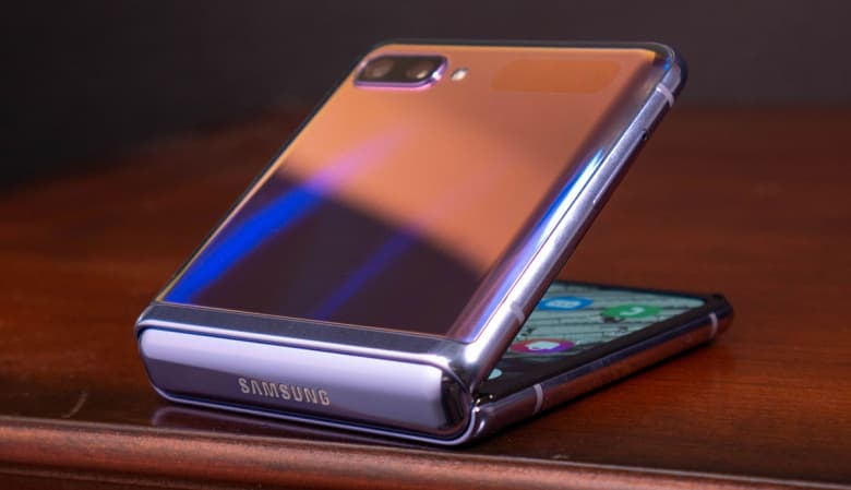 Samsung выпустит самый дешёвый гибкий смартфон? Появились слухи про модель с 64 ГБ флэш-памяти Samsung выпустит самый дешёвый гибкий смартфон? Появились слухи про модель с 64 ГБ флэш-памяти