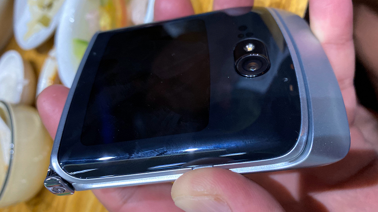 Новая гибкая Motorola Razr выходит 9 сентября