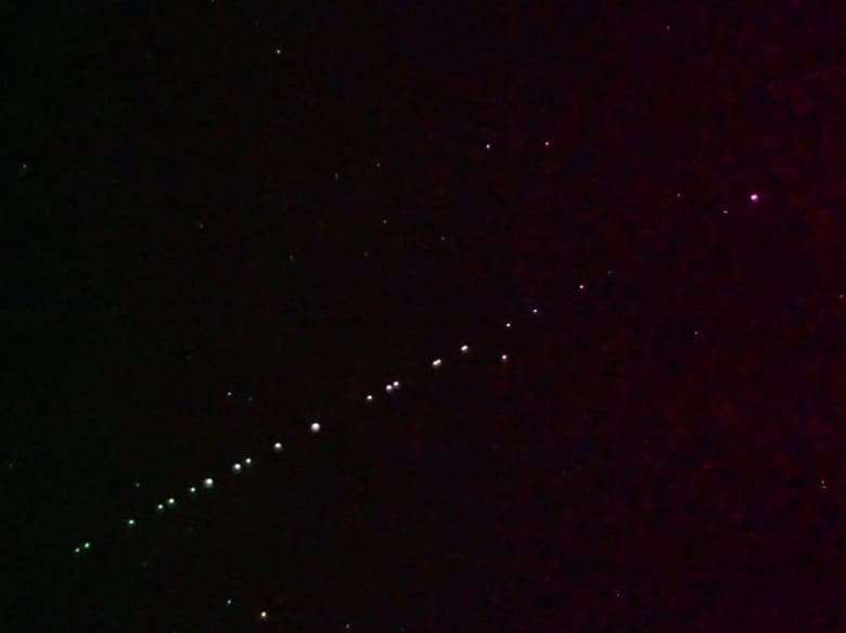 Астрономы бьют тревогу: спутники Илона Маска могут помешать научным открытиям