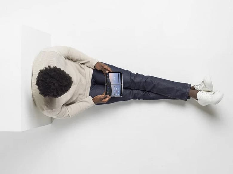 Все эти приложения вы получите из коробки, купив смартфон Microsoft за 1400 долларов. Продажи Surface Duo стартуют 10 сентября