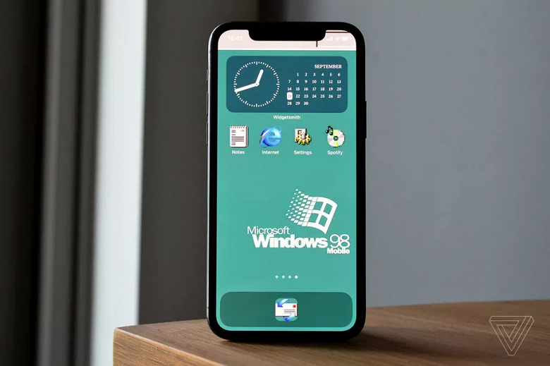 Безумие iOS 14: как превратить новенький iPhone в «антиквариат» на Windows 98, iOS 6 или даже в PlayStation 2