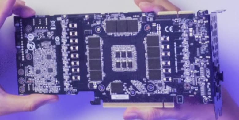 Так выглядит «обнажённая» нереференсная GeForce RTX 3090. Gigabyte не стала создавать для неё отдельную печатную плату