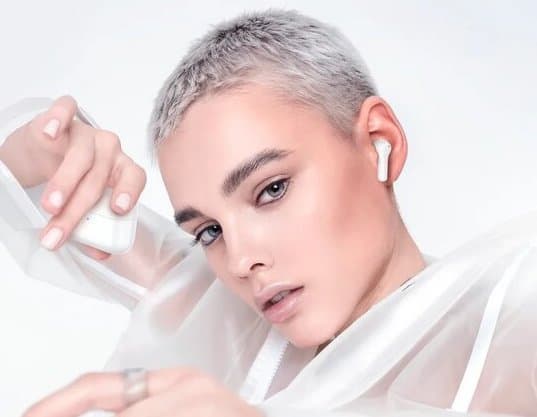 Первые беспроводные наушники Honor Choice прибыли в Россию