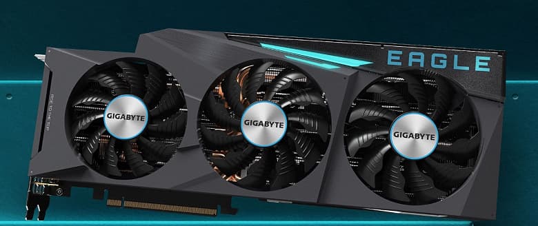 Видеокарта в форме бластера и гигантская модель с огромными вентиляторами. Представлены Gigabyte RTX 3080 и RTX 3090