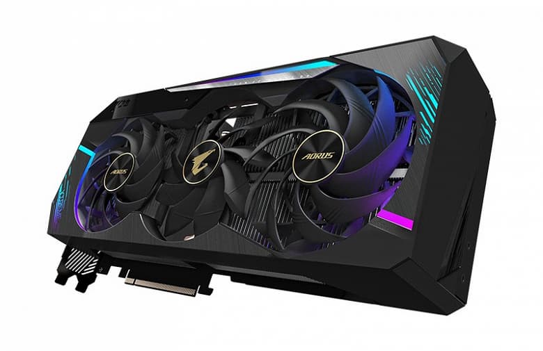 Видеокарта в форме бластера и гигантская модель с огромными вентиляторами. Представлены Gigabyte RTX 3080 и RTX 3090