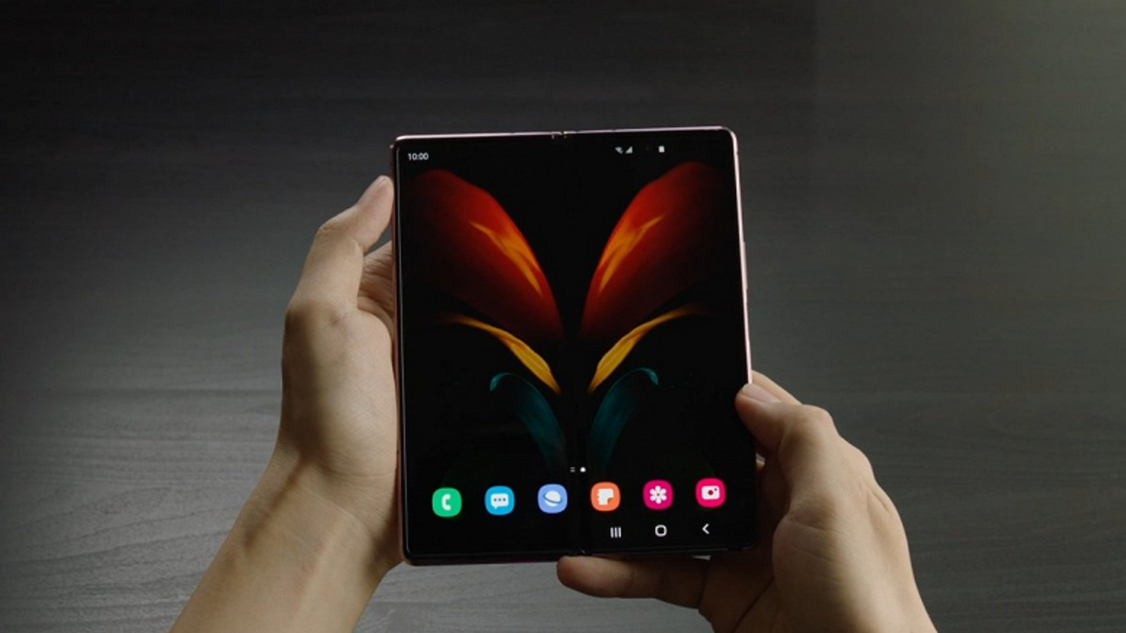 Флагманский смартфон Samsung Galaxy Z Fold2 наконец доступен в России