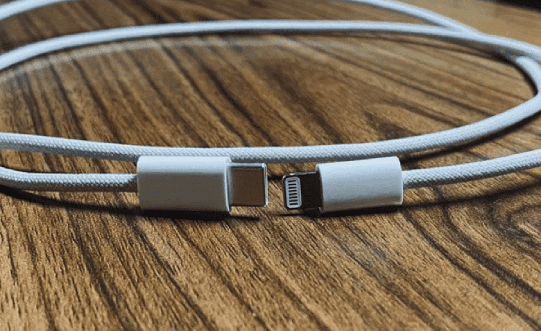 Единственное, что будет в коробке с iPhone 12. Фотографии нового плетёного кабеля Apple Единственное, что будет в коробке с iPhone 12. Фотографии нового плетёного кабеля Apple